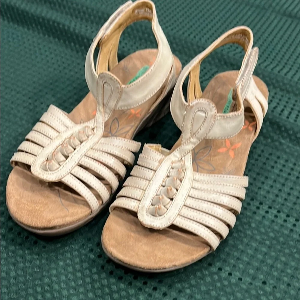 BareTraps‎ Women's Cream Sandals